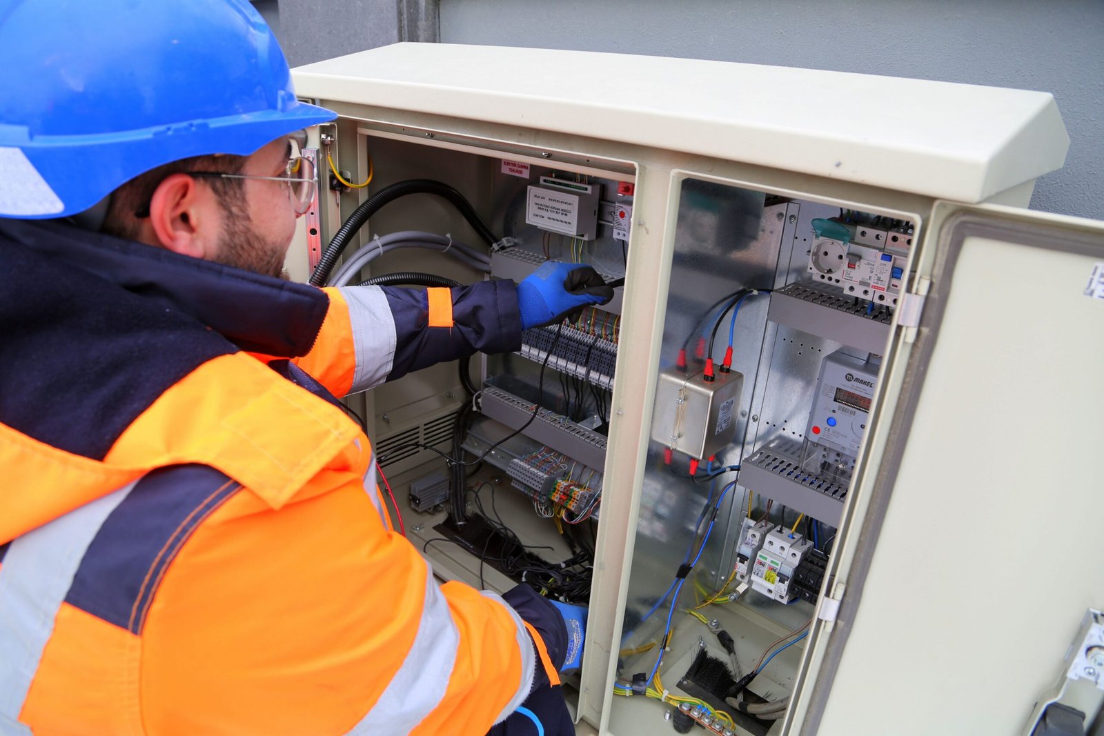 Mise aux normes électriques et second œuvre